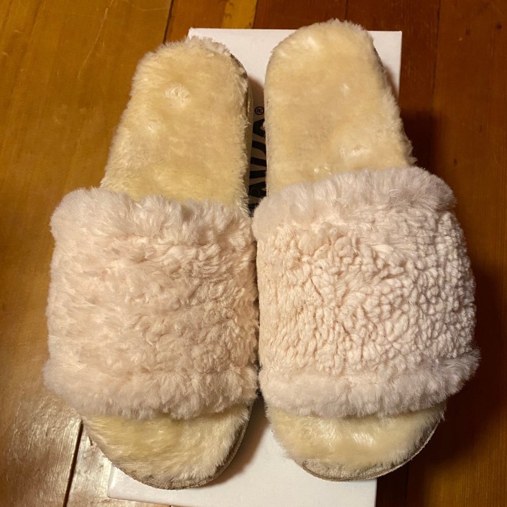 NWT Minnetonka Moonflower Slide Slipper